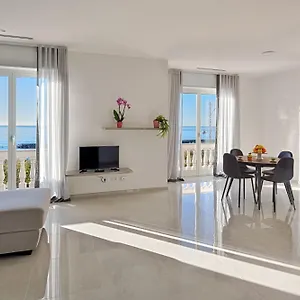  Apartment Cicolombo Italien